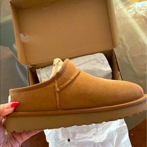 UGG CLASSIC SLIPPERS NWT 7 CHESTNUT